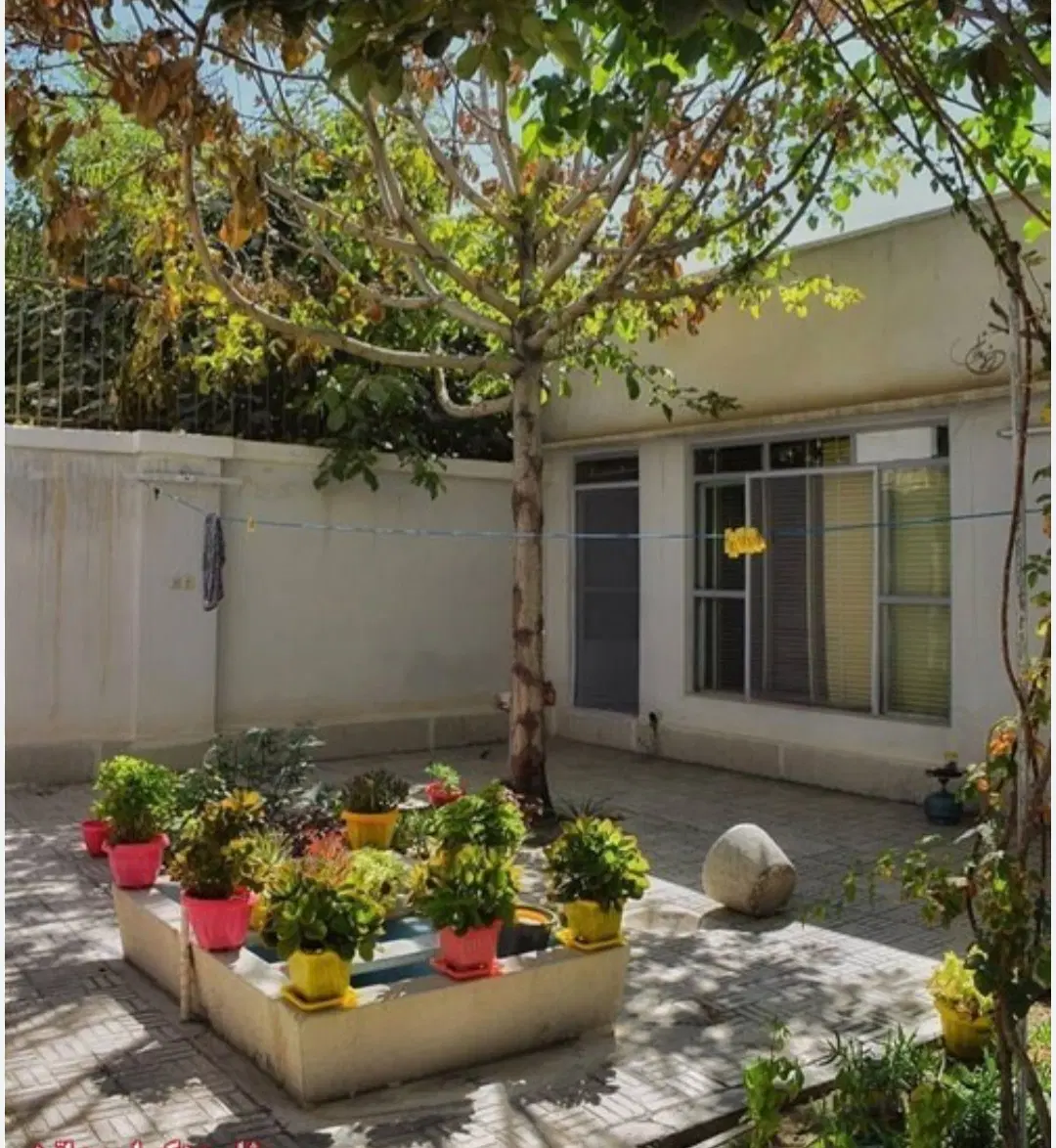 یک عدد خانه  ویلایی