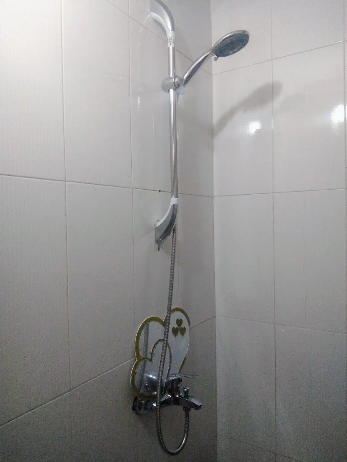 آپارتمان خوش نقشه نزدیک به چهارراه اصلی