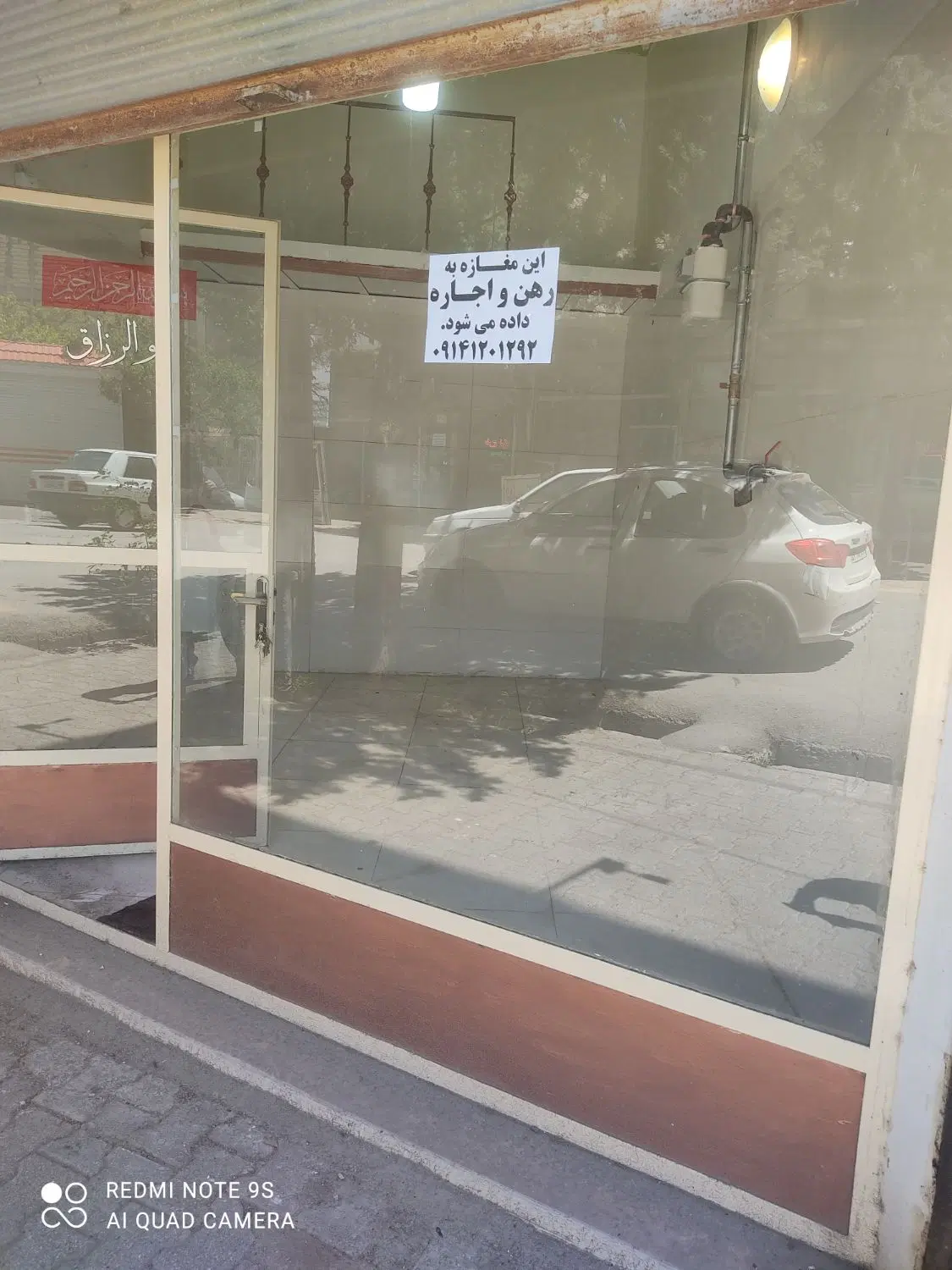 یک باب مغازه  واقع در فلکه سنگ .100متر  طرف  ارتش