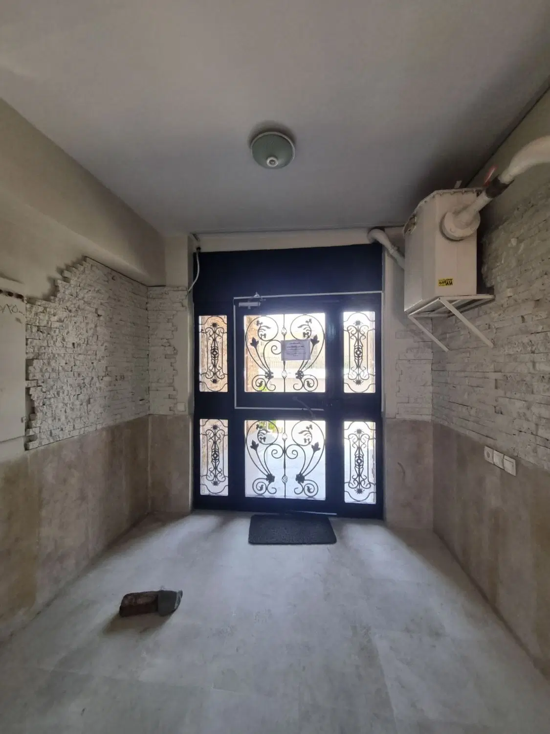 آپارتمان ۹۷ متری (فلکه اول گوهردشت)