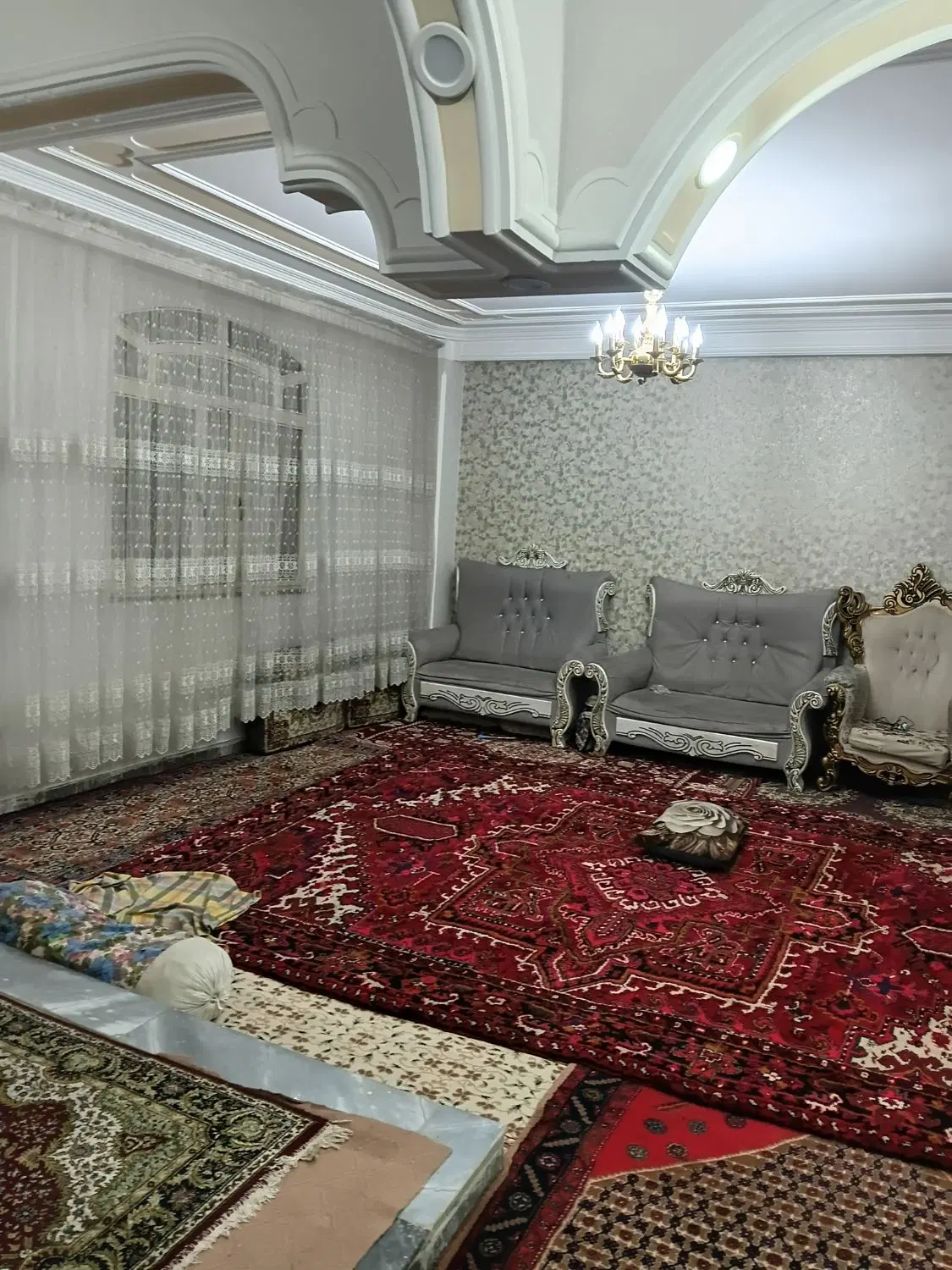 فروش واحدطبقه ۲ از مجتمع بعثت گلریزان خ آذرباجان
