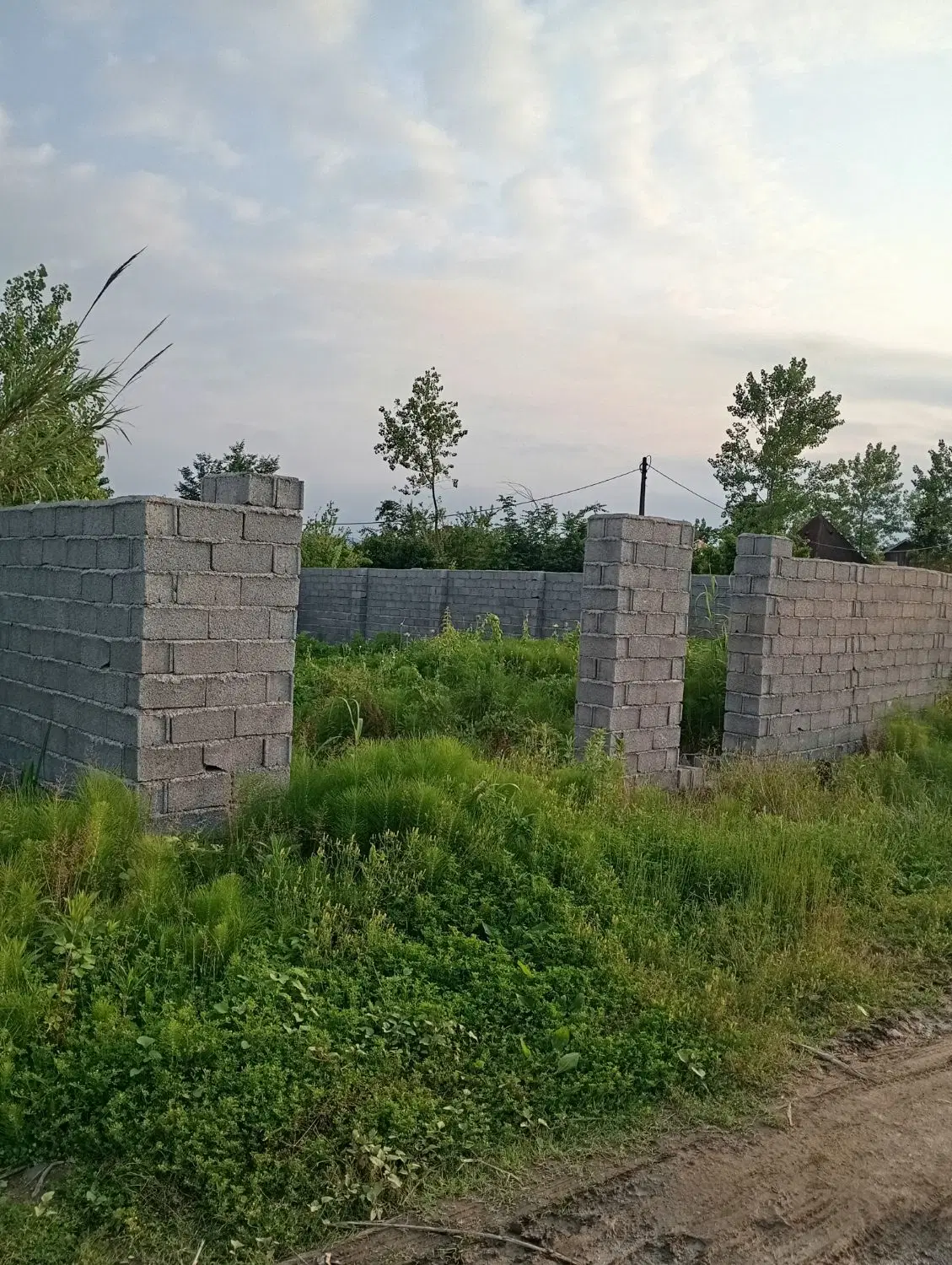 روستایی مسکونی محصور