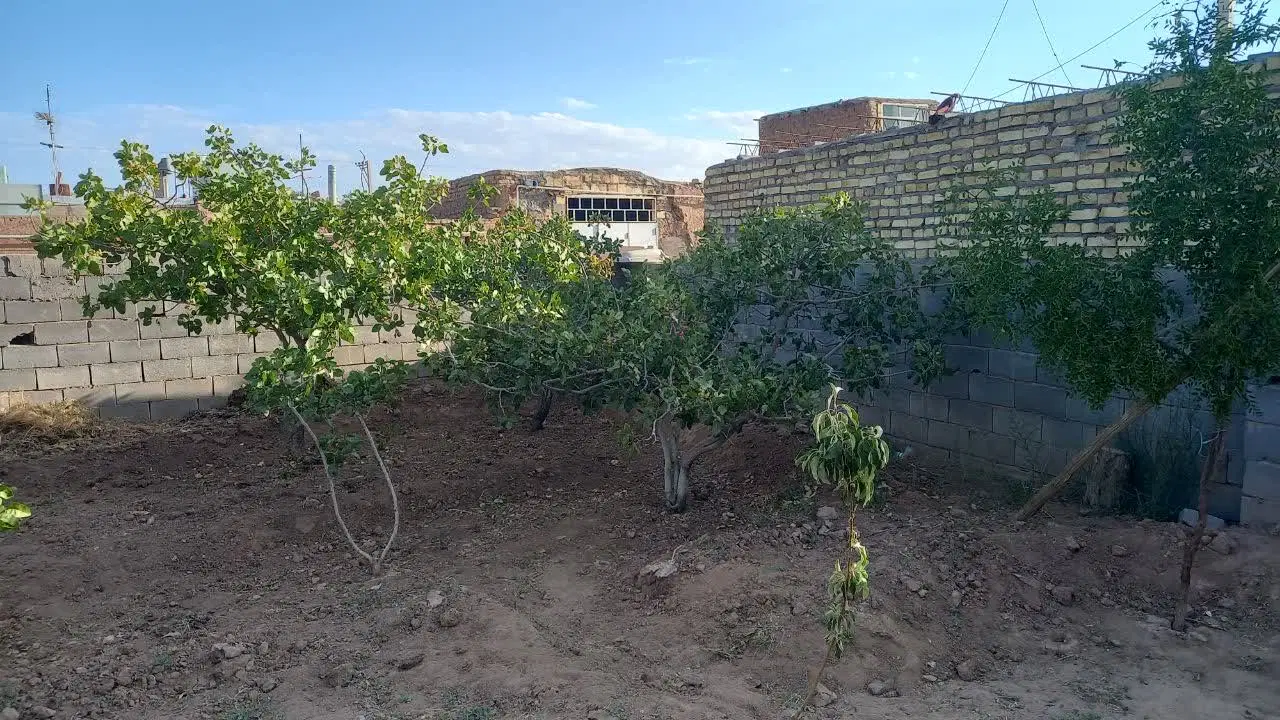 زمین فروشی