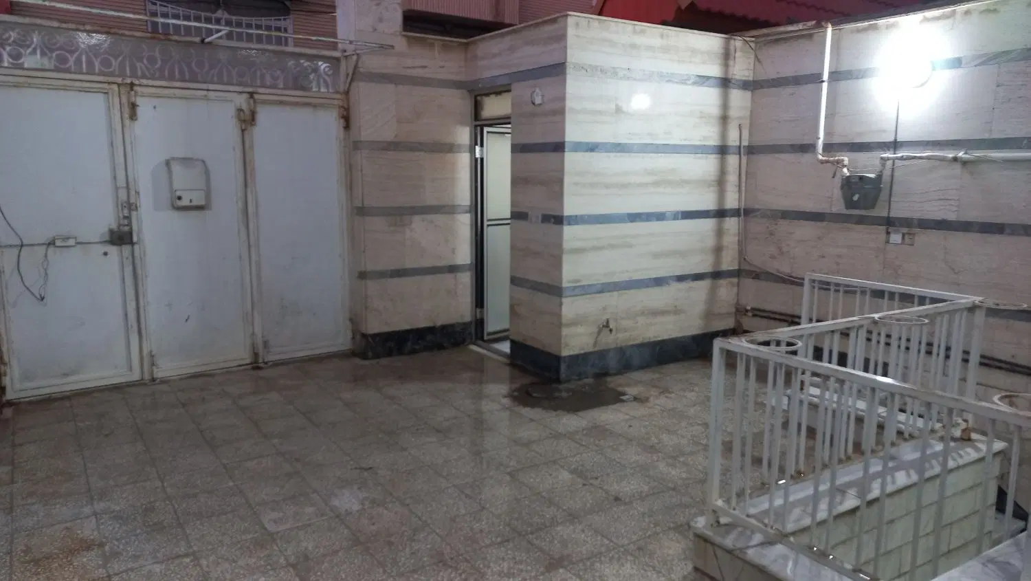 خانه درخیابان حسینی ۱۲۰ متر دو طبقه دربست