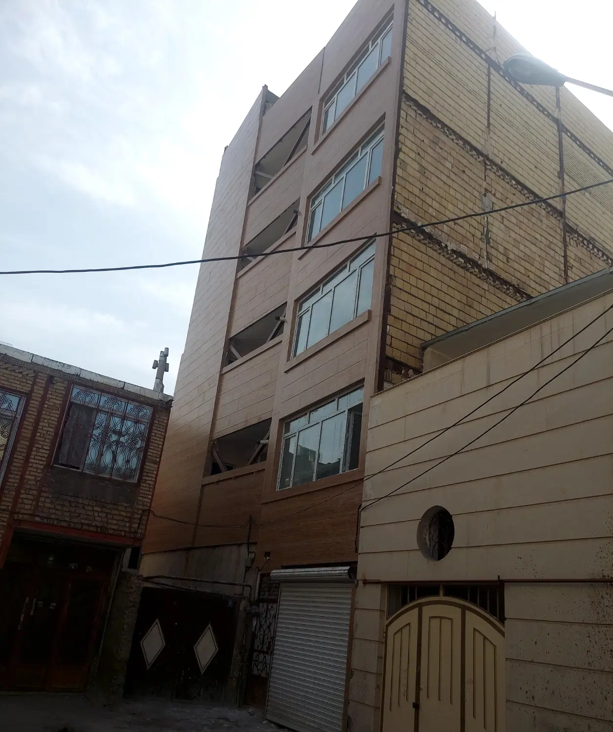 معاوضه آپارتمان در طبرسی شمالی  با خودرو تا ۷ م