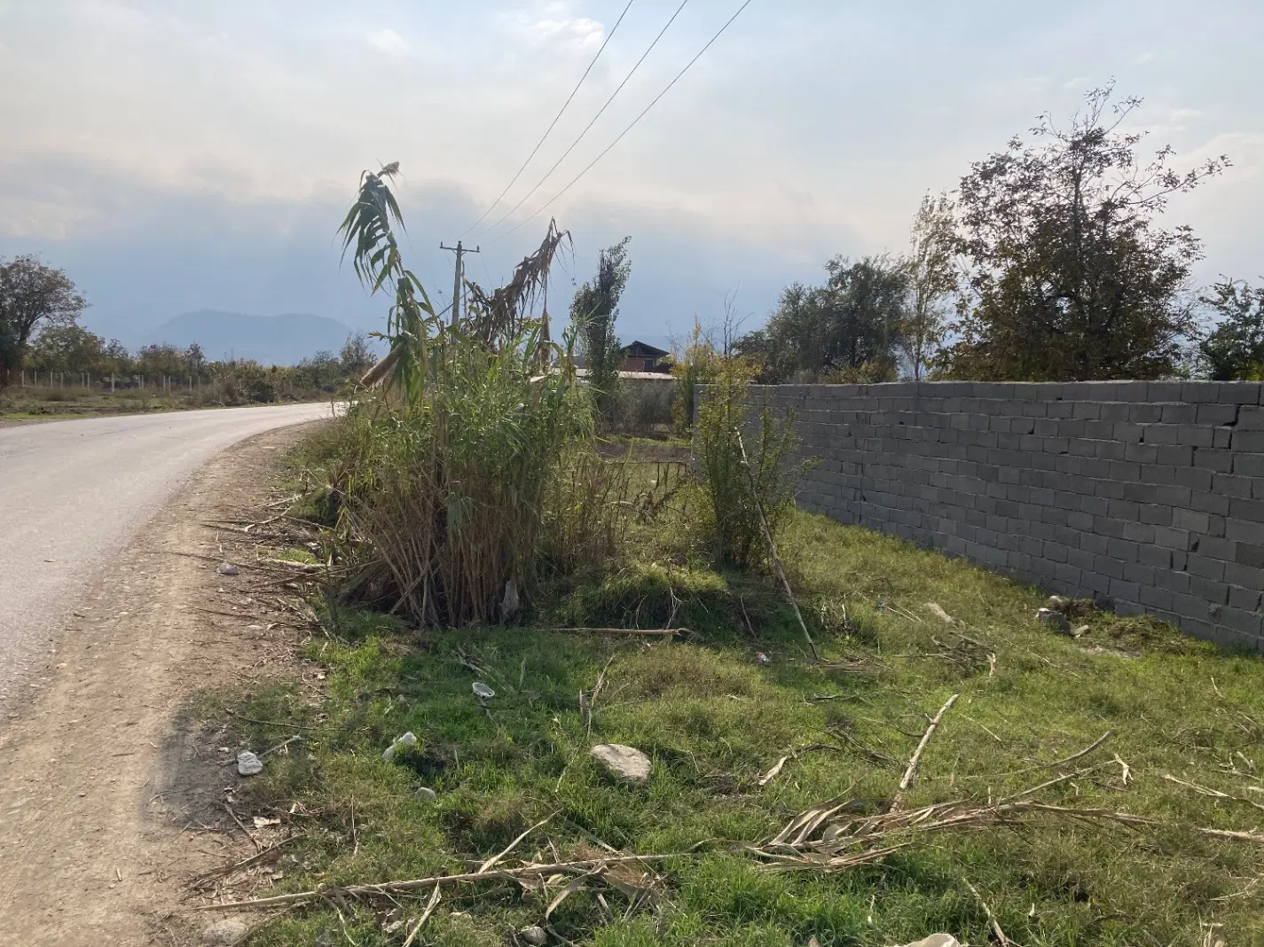 ۳۰۰مترزمین مسکونی بر اصلی روستای النگ فووری