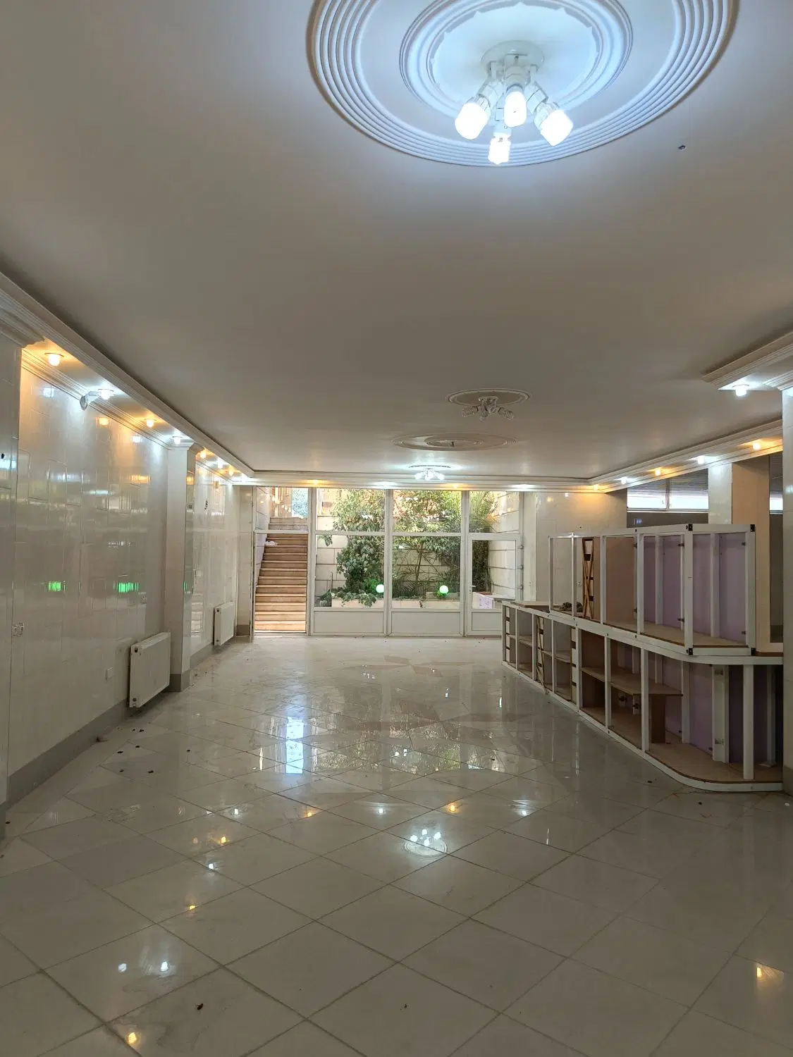 اجاره یک واحد زیرزمین به مساحت ۲۰۰ متر