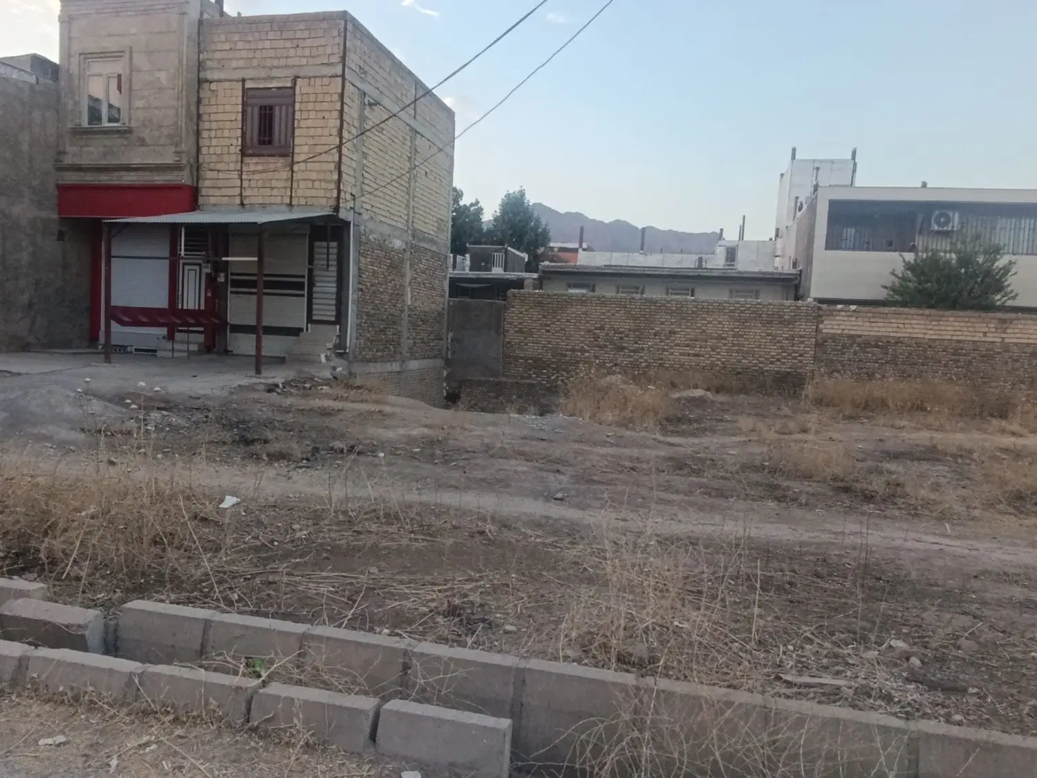 زمین تجاری ۲۸متر شهرک حکمت شناژ شده