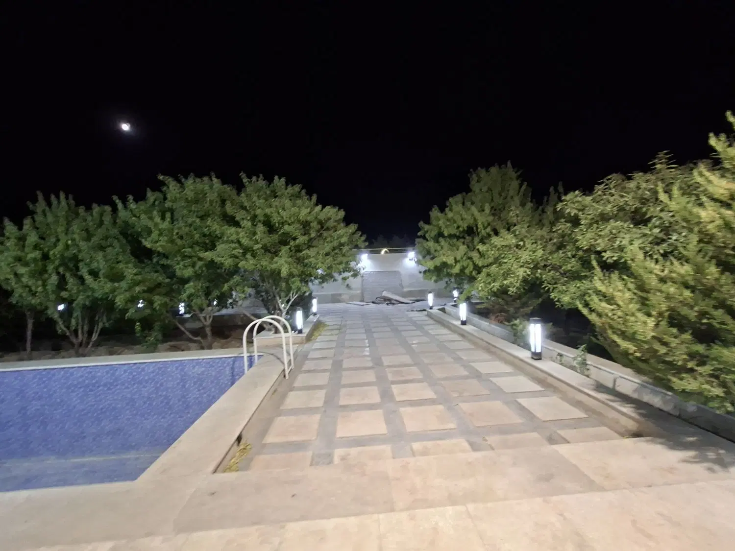 فروش ویلا ۶۵۰متری برق دانگ قلعه سفید