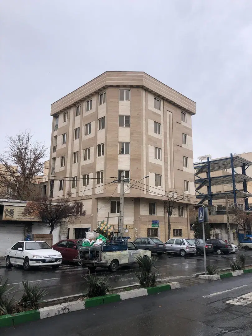 اپارتمان‌یک‌خوابه آگهی توسط املاک میباشد