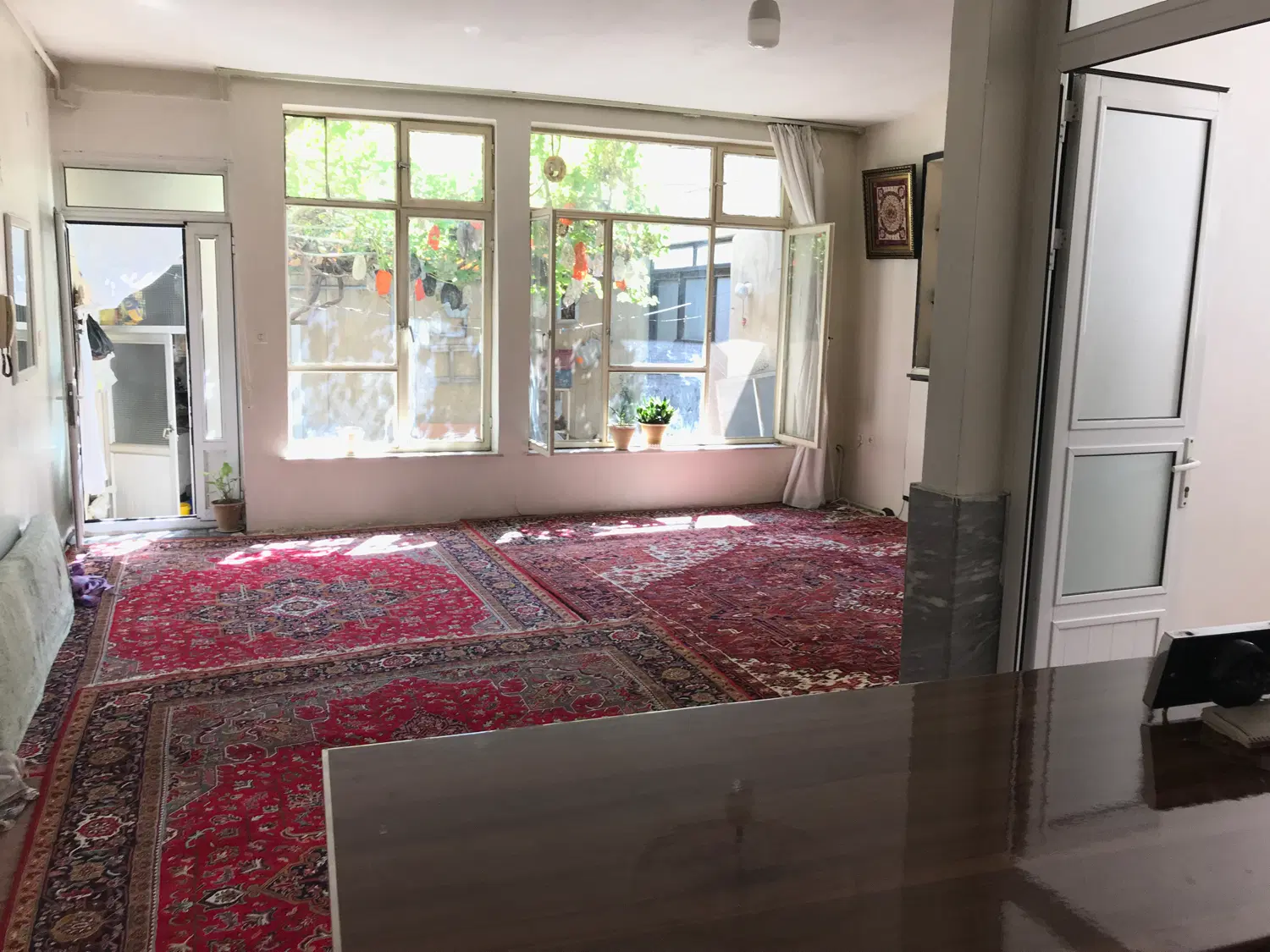 حیاط ویلایی ۲ نبش