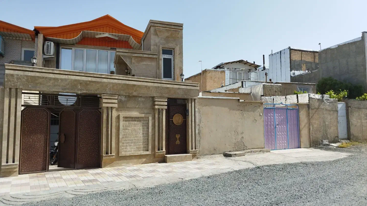 منزل مسکونی دوطبقه عبورمجزا