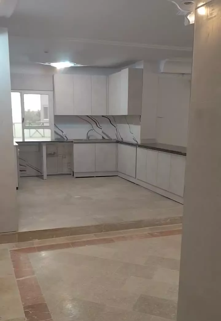 124 متر غرب دریاچه