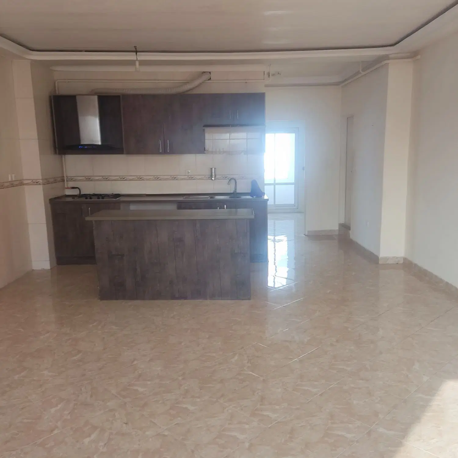 فروش آپارتمان دوخوابه داخل شهر دوطرفه راه داره