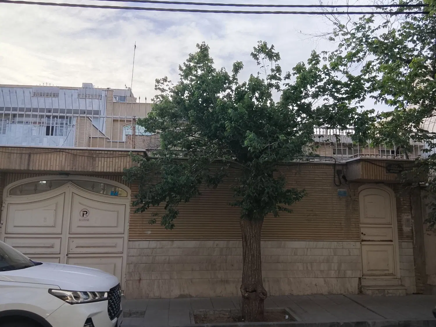 اجاره منزل مسکونی ویلایی سه طبقه دربست