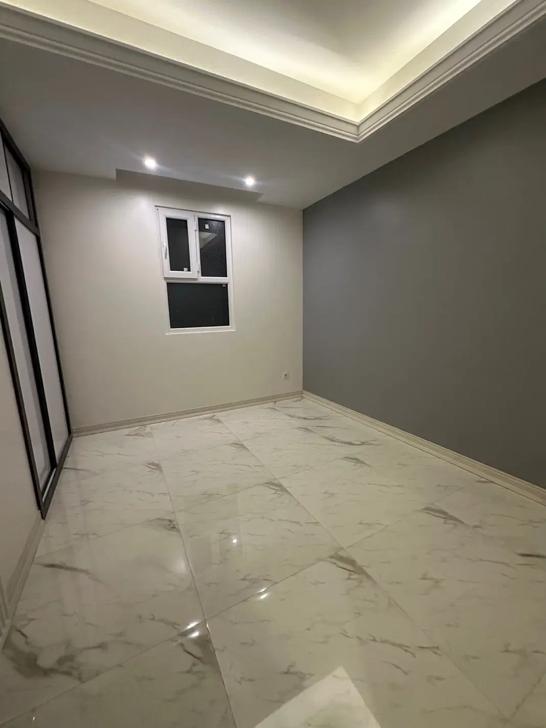 اپارتمان ۱۳۵ متری*فول کلید نخورده*2پارکینگه