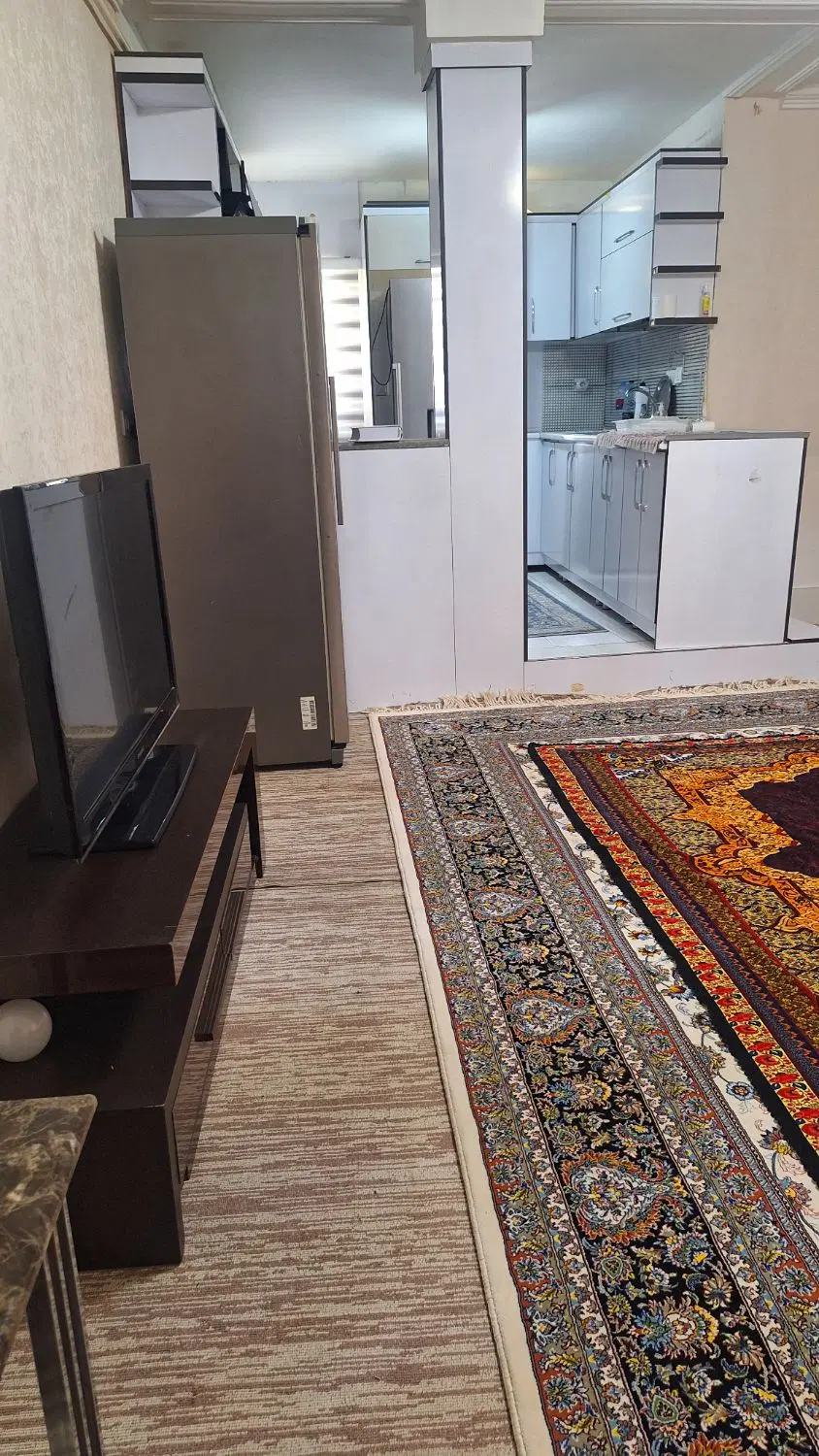 آپارتمان دو خواب عاشوری.کولر اسپیلت .آسانسور