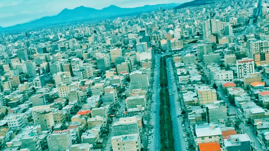 مغازه بر پل قویون باقری