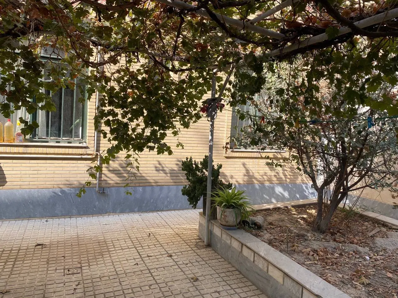 ۷۷متر با ۱۰۰متر حیاط اختصاصی_محله نواب_سند تک برگ