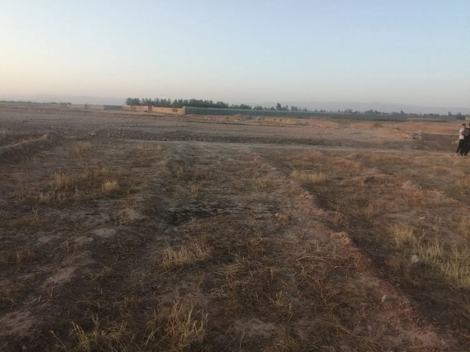 1200 متر نزدیک جاده کلات