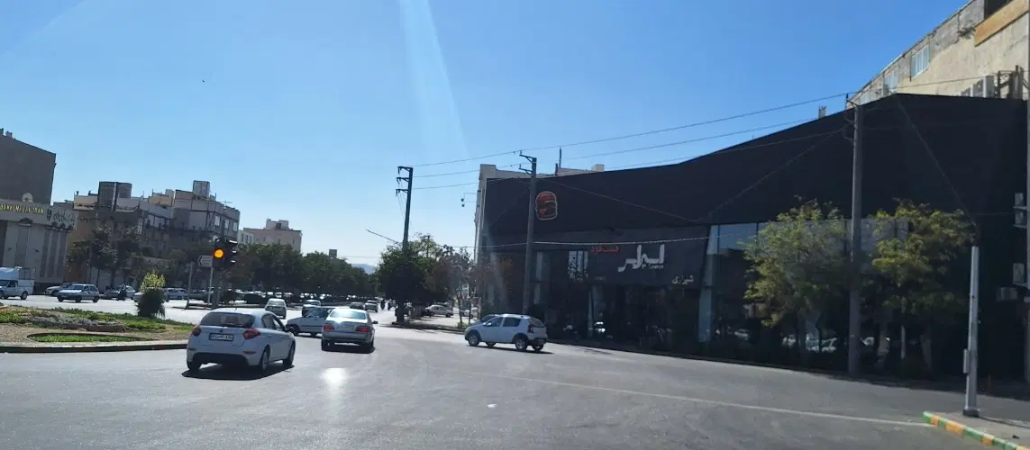 معاوضه ۱۰۰۰متر تجاری نوساز با سقف ۹متر ۵۵۰متر زمین