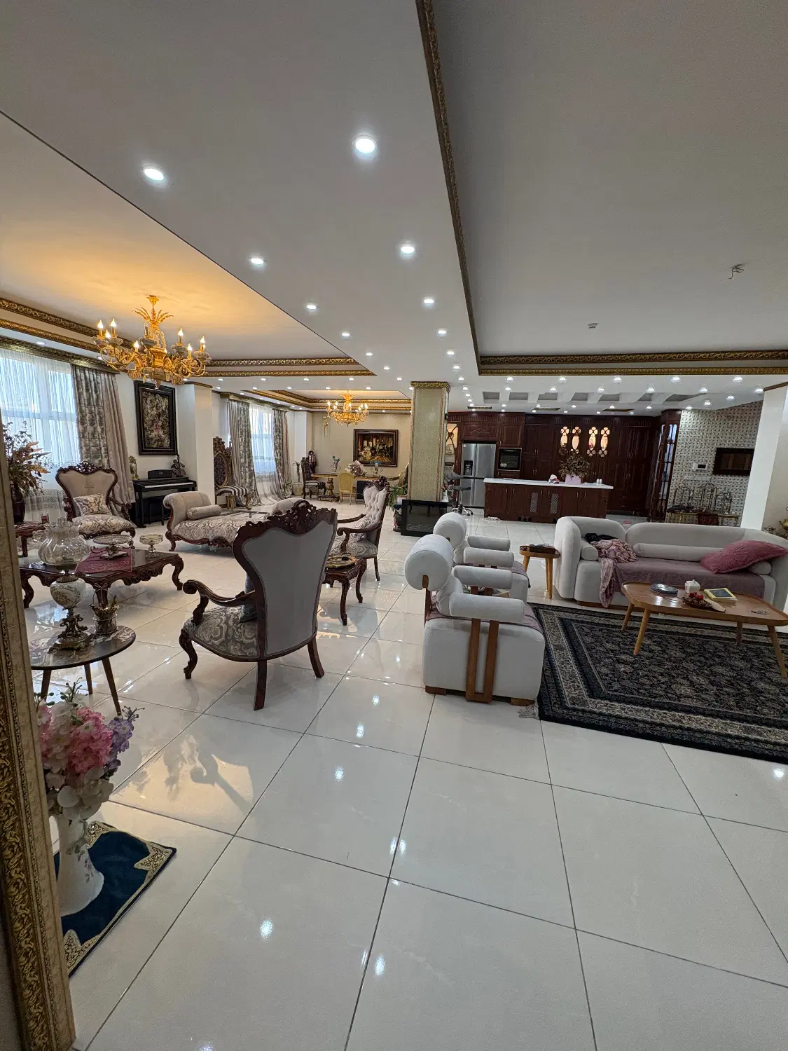 عمارت ۲۵۰ متری با مشاعات ابی