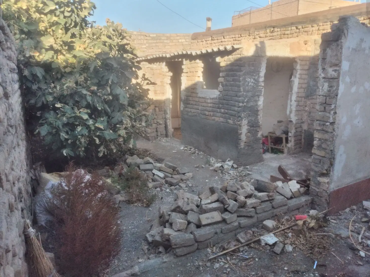 چهار دیواری 60 متری