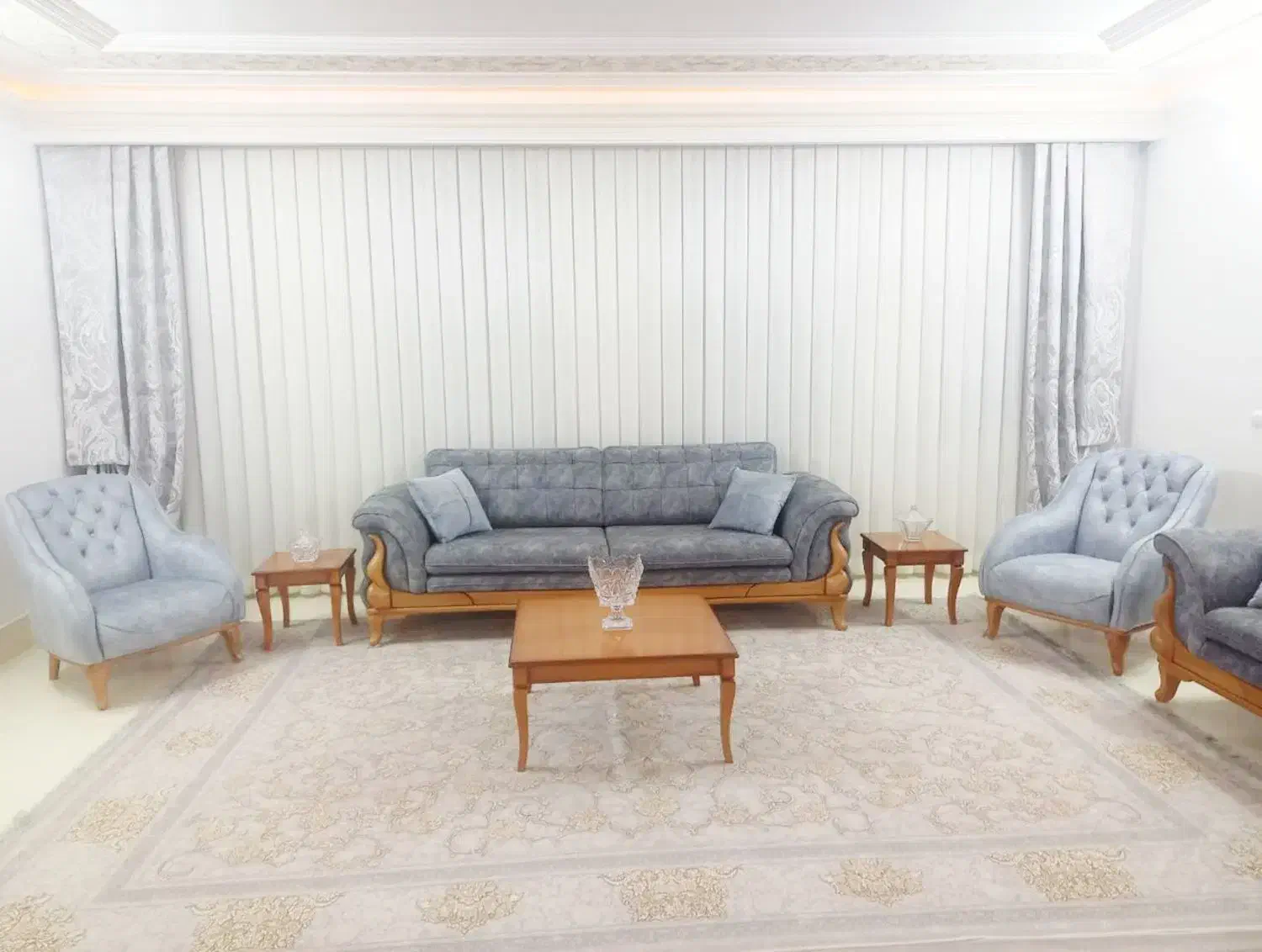 خونه ویلایی۲۵۰متری دربست سه۳ خوابه همکف باحیاط
