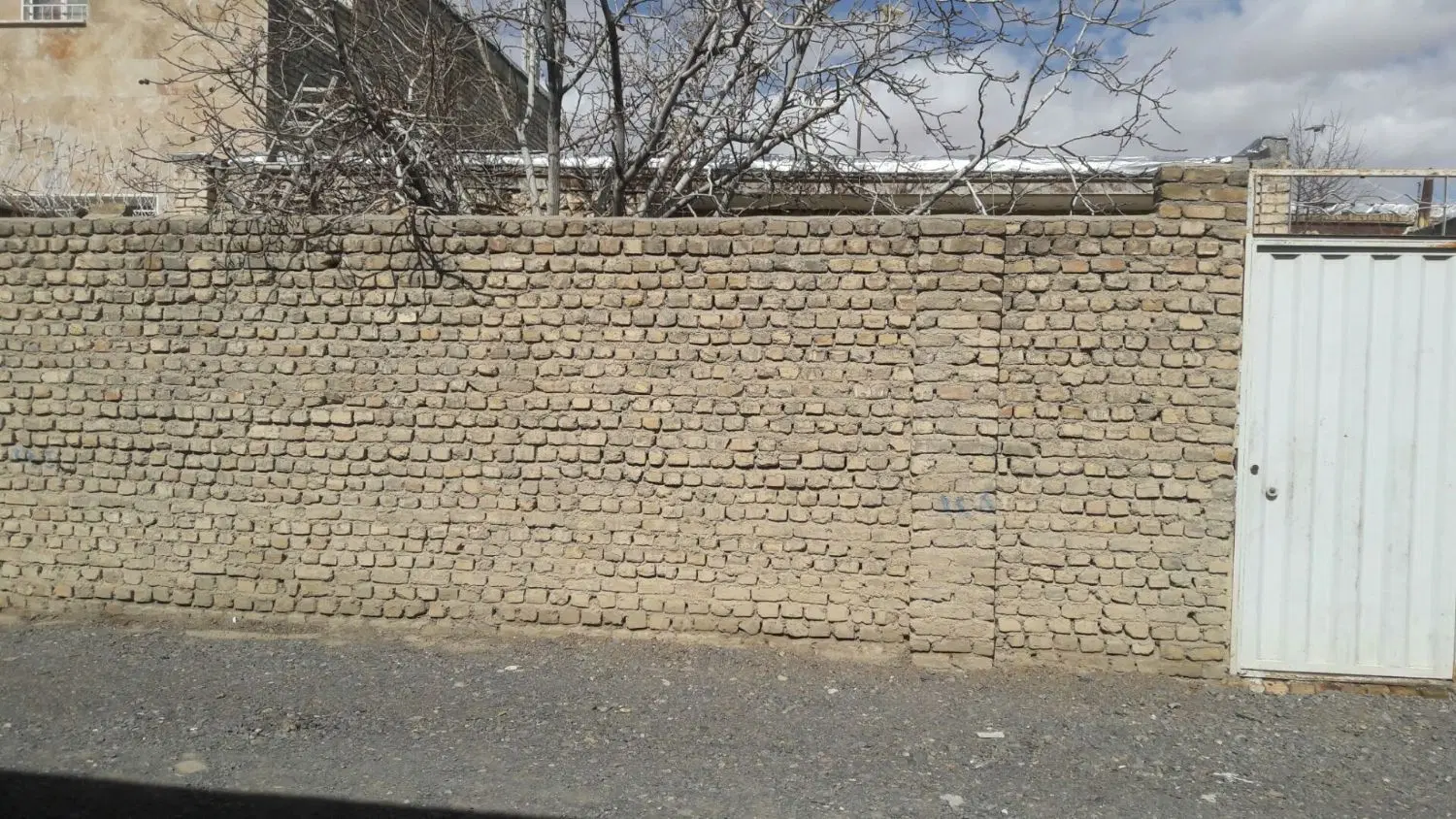 ساختمان کلنگی قدیمی