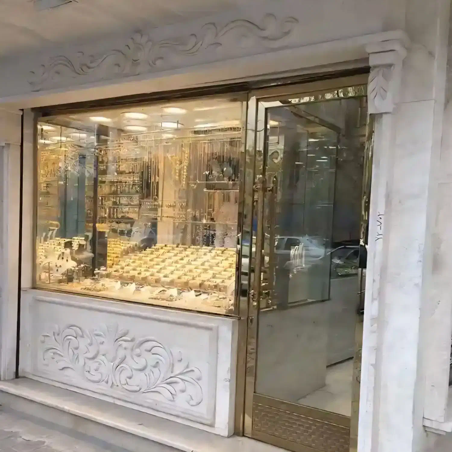 مغازه ۱۴متری بازار زرگرها تخلیه
