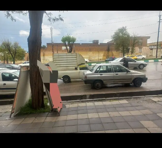 مغازه برخیابان اصلی نقلیه