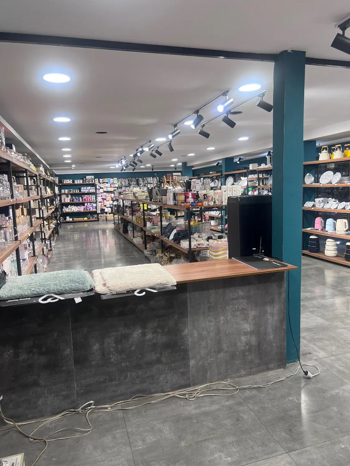 اجاره فروشگاه با انباری مجاور