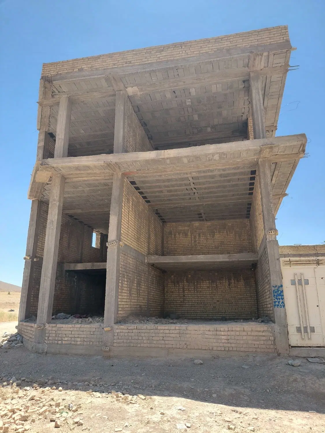 مسکونی تجاری سرنبش زیرقیمت