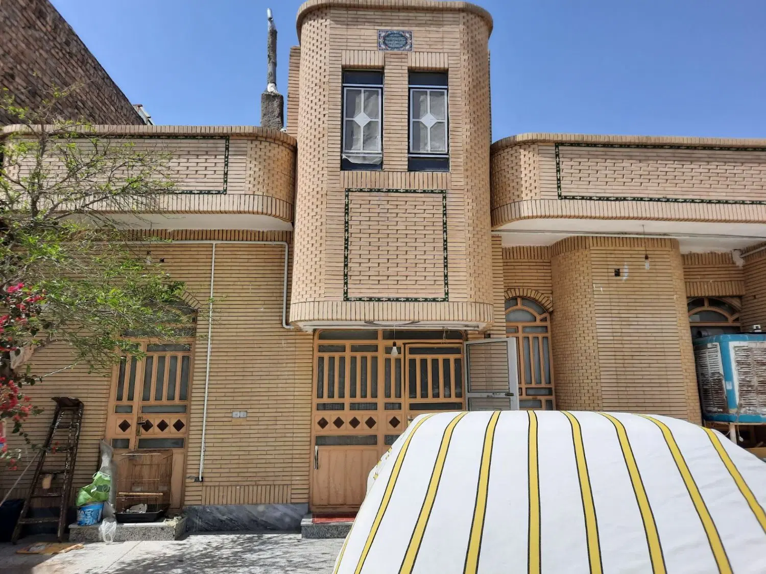 خانه ویلایی انقلاب