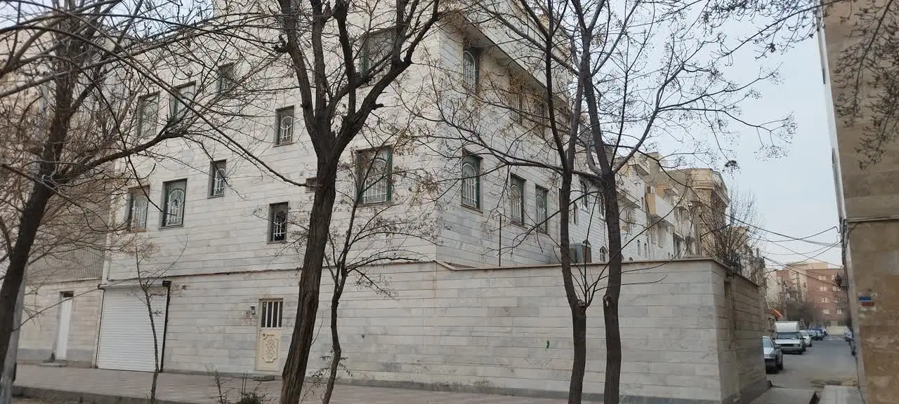 ملک دارای موقعیت مسکونی، تجاری و اداری بر زرافشار