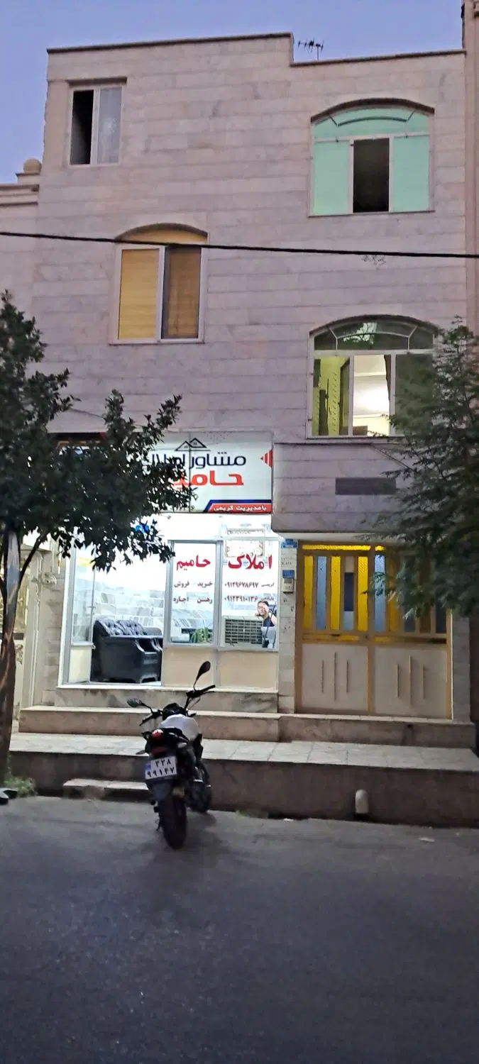 ملک ویلایی دو طبقه بر خ اصلی مرکز شهر