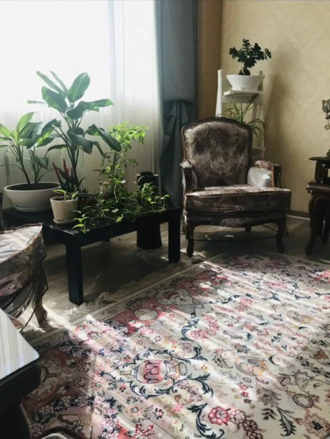 خیابان بهنام . واحد ۱۳۸ متری ۳ خواب بسیار خوش نقشه