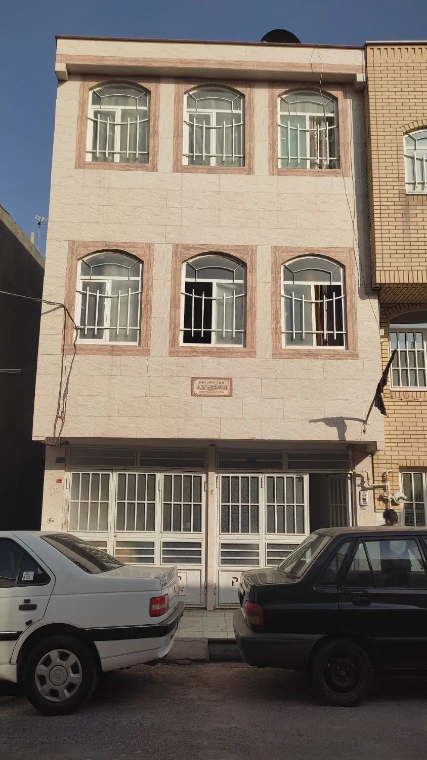 منزل دو طبقه در پاسداران شرقی خیابان عدالت