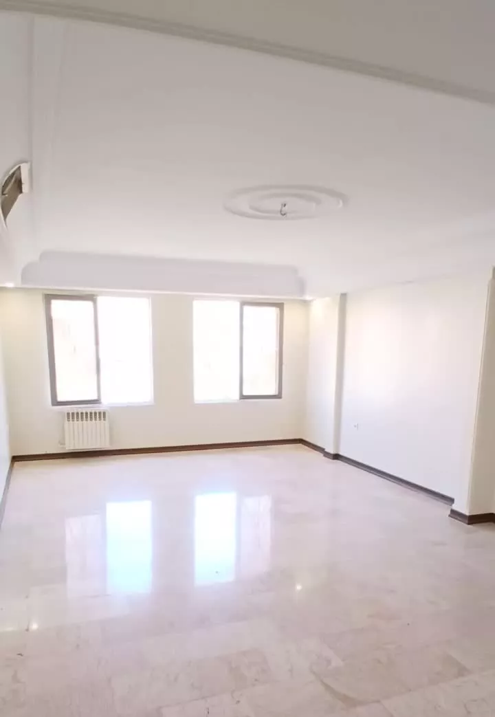 ۹۳متر_طبقه آخر_دور میدان مدائن_پذیرایی پرده خور