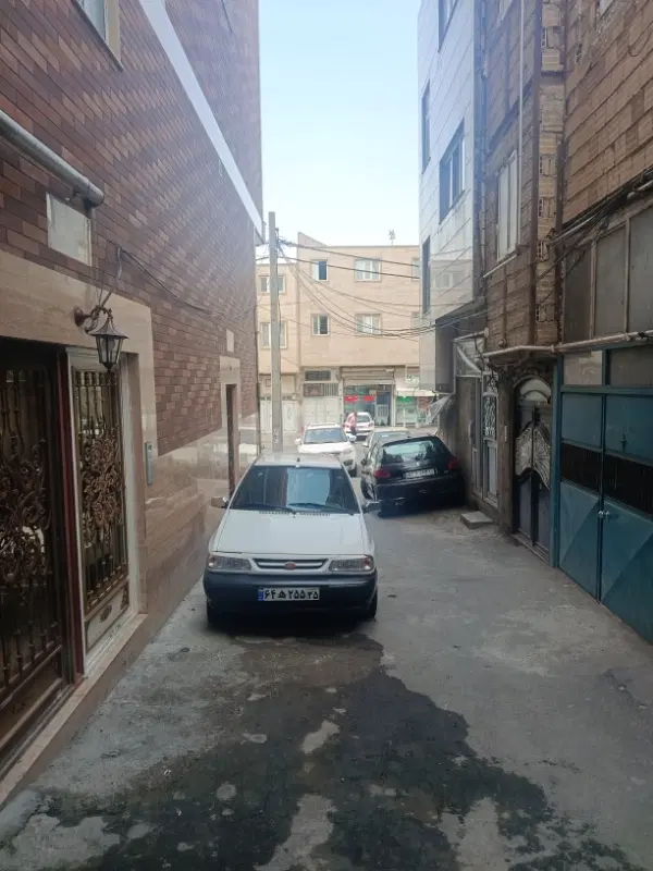 خانه مسکونی برا کارگاه دوطبقه سیلاب