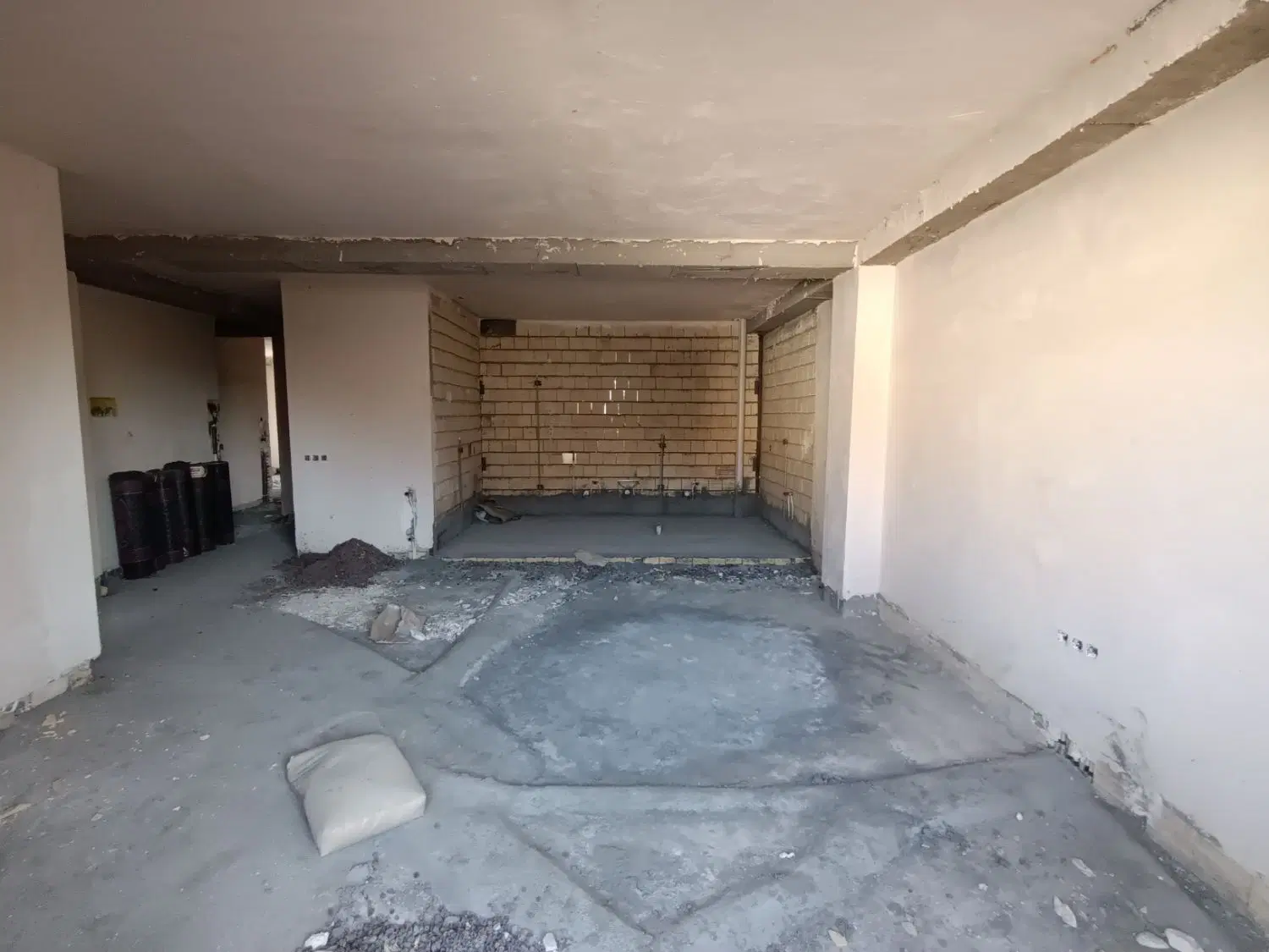 کارمندان ۱۰۷ متر جنوبی و نورگیر ایستگاه ۲