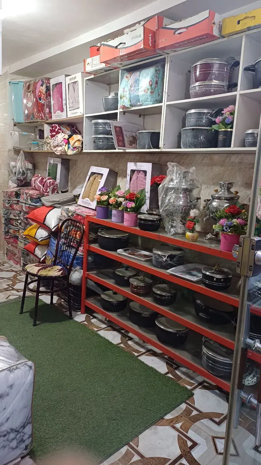 مغازه16 متری  محل پررفت آمد وشلوغ حمیدیان