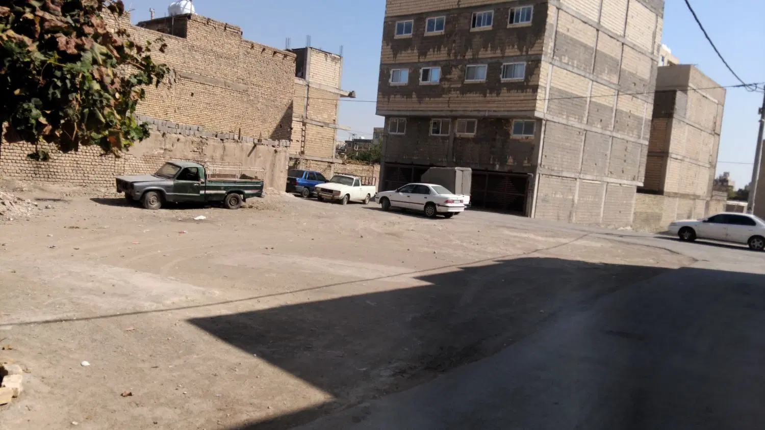 زمین ۲نبش (نزدیک به طرح و آینده دار) سند تک برگ