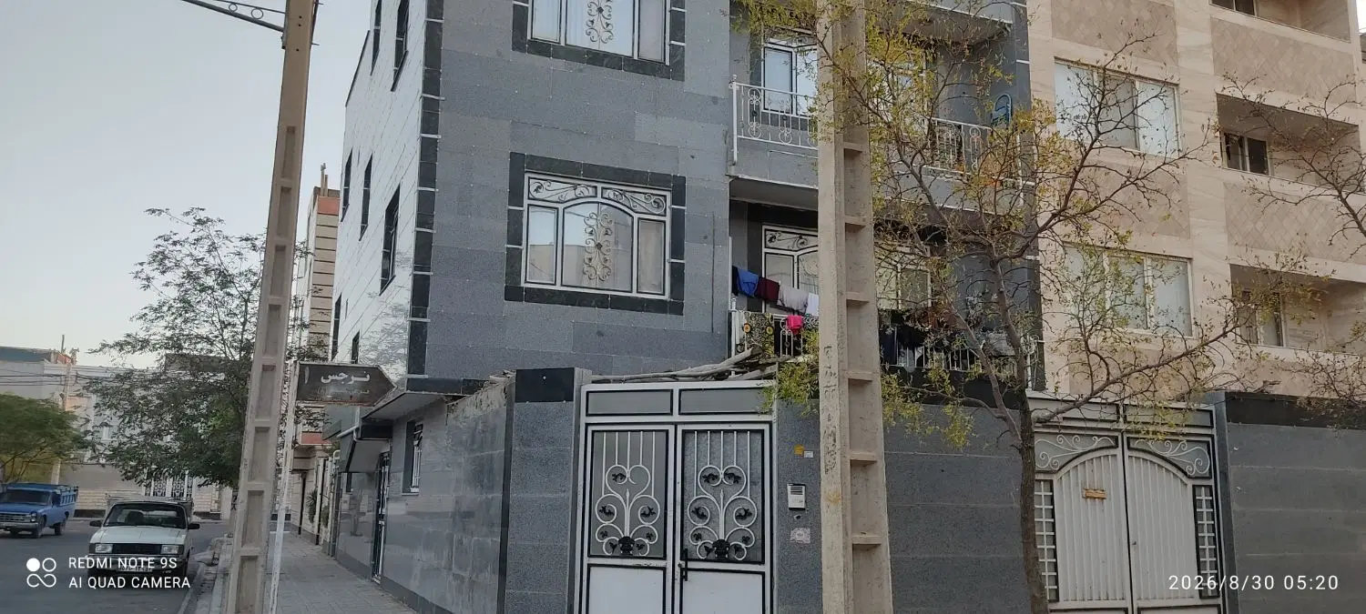 خانه سه طبقه چهار‌واحدی