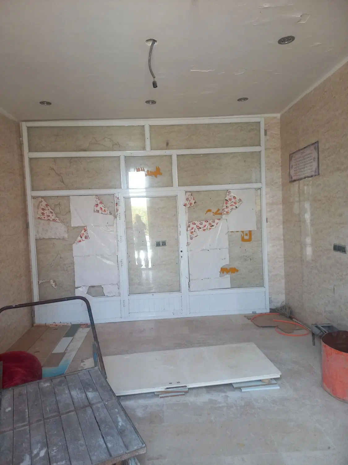 یک باب مغازه ۲۵ متر برا رهن داده میشود‌