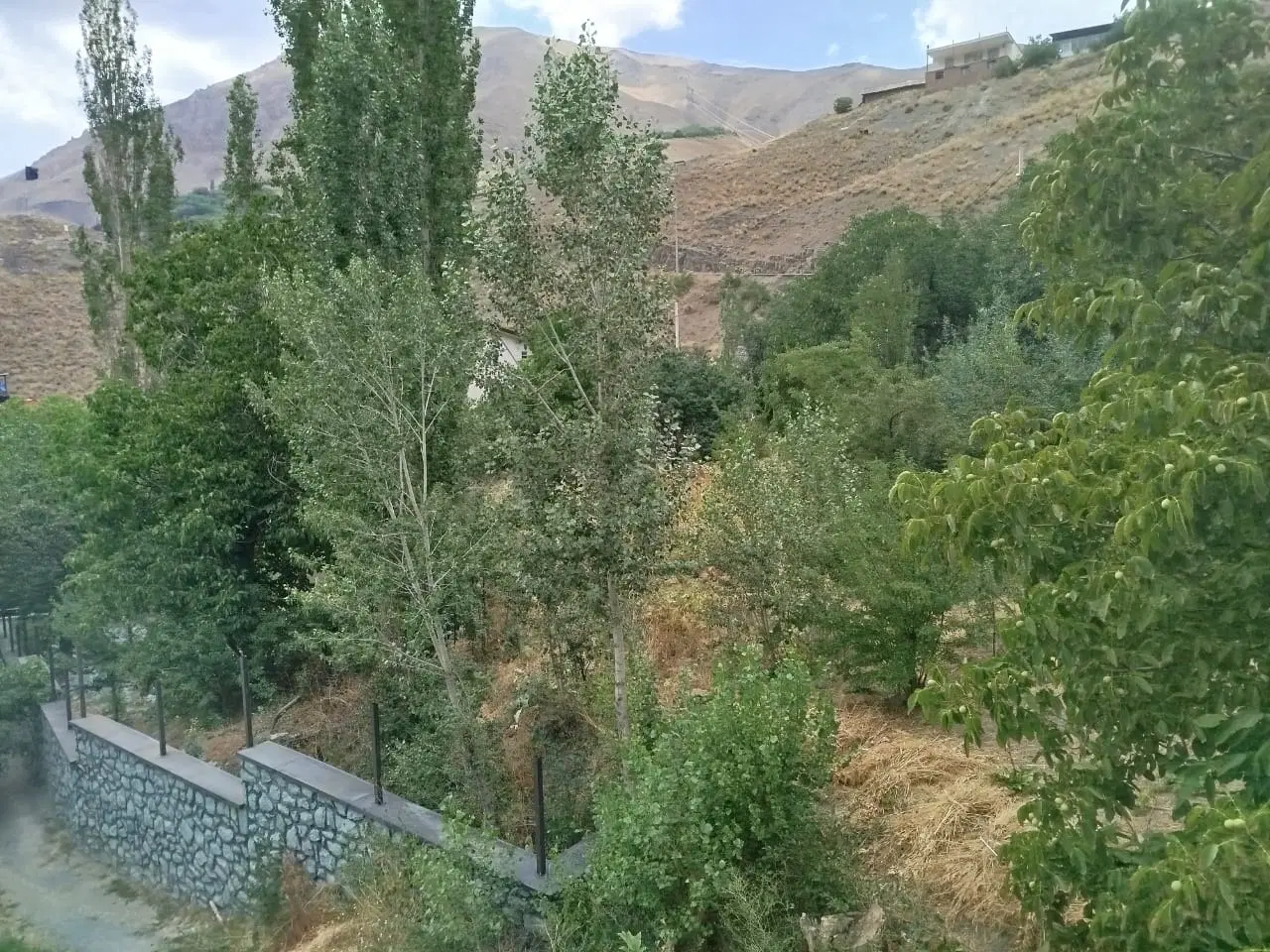 زمین فروشی ومعاوضه با خودرو جاده چالوس ۴۰۰ متری