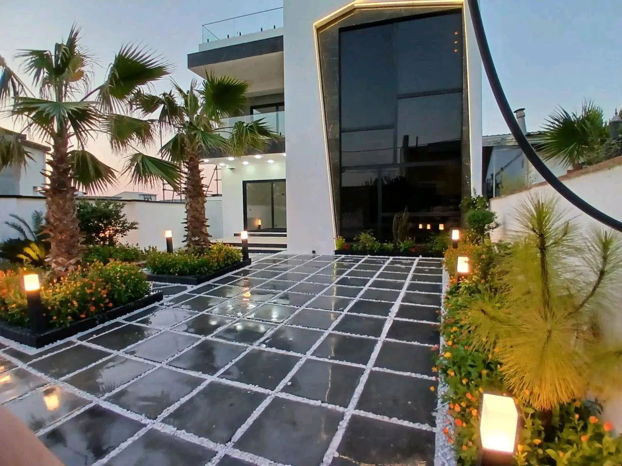 ویلا با نمایی متفاوت خوش ساخت و خاص پسند