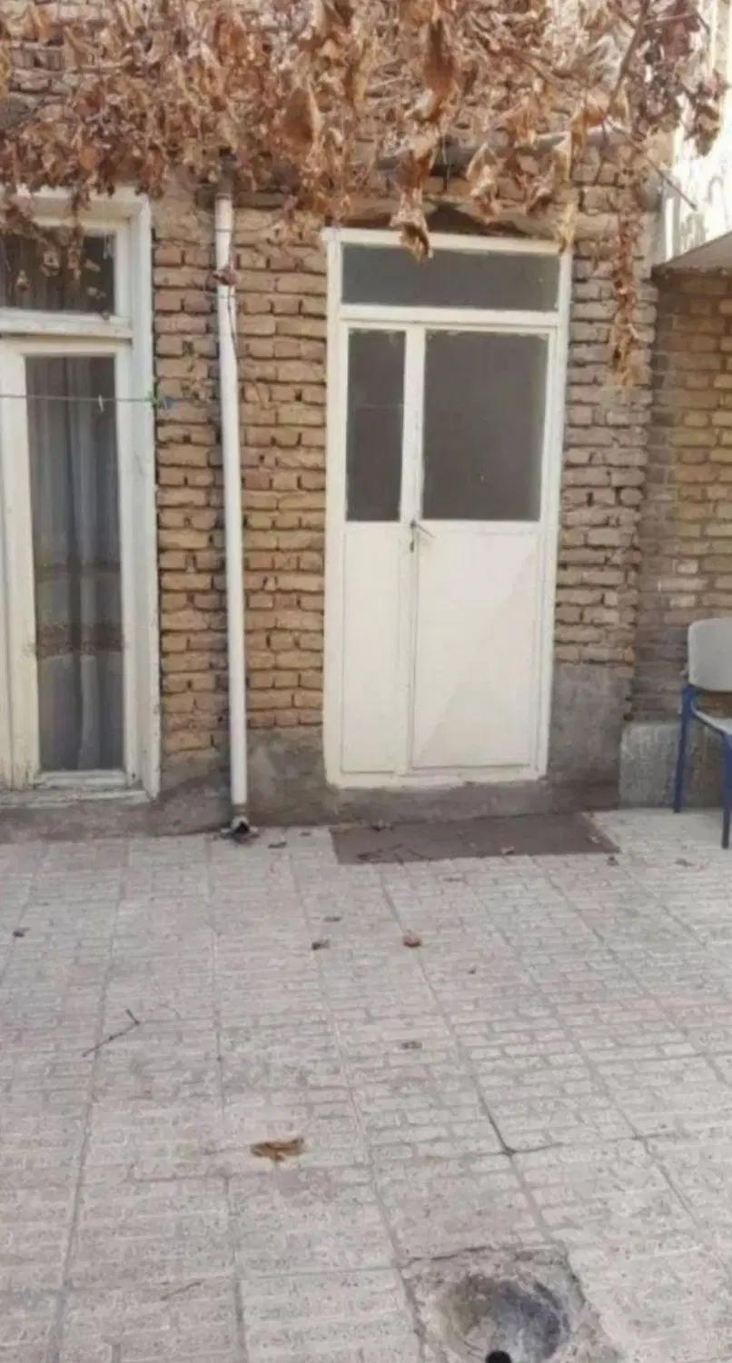 خانه دو طبقه کلنگی 116 متر با سند شش دانگ