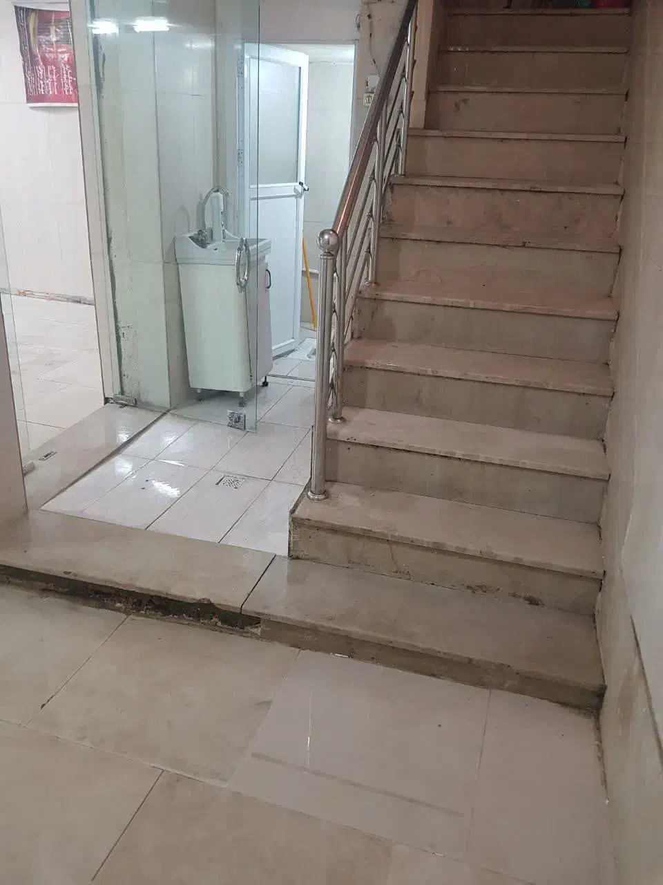 یک باب زیرزمین تجاری