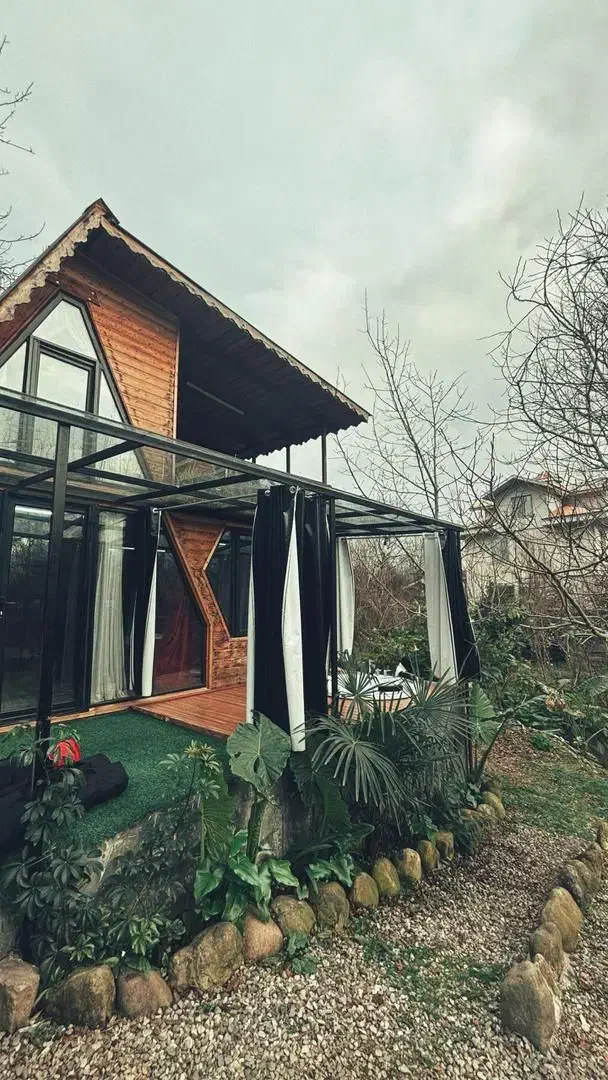 ویلا سوئیسی چوبی جکوزی دار آماده رزرو